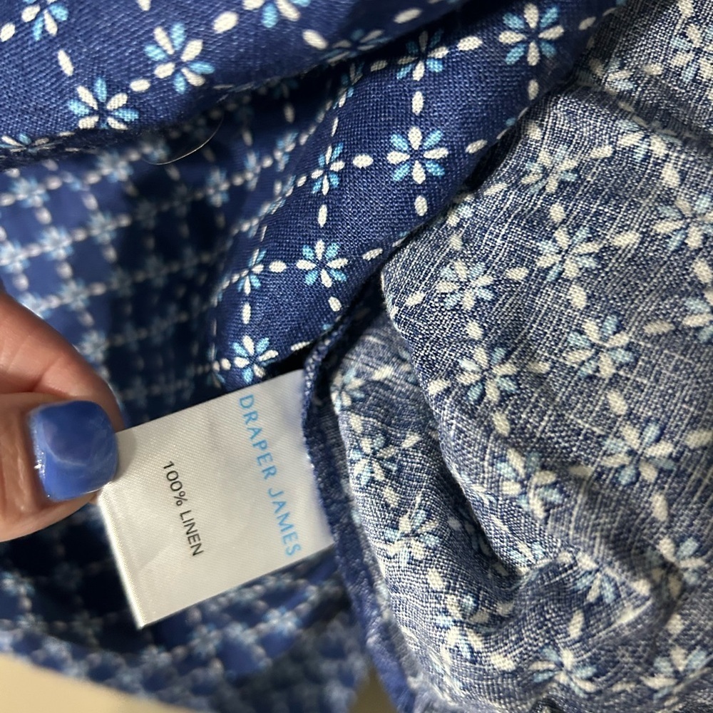 Draper James Navy flower Diamond blues white Print Blouse 💯 linen - Picture 3 of 4
